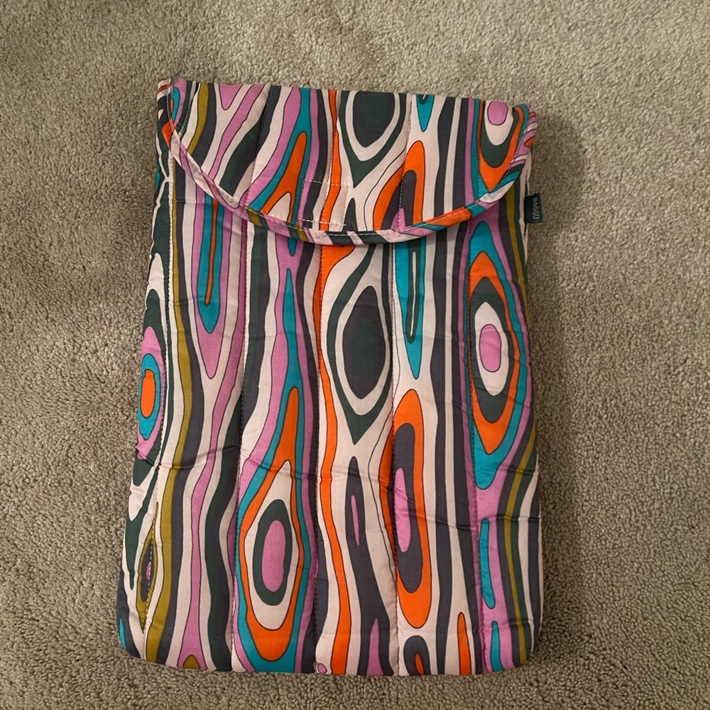 BAGGU Puffy 16 in Laptop Sleeve